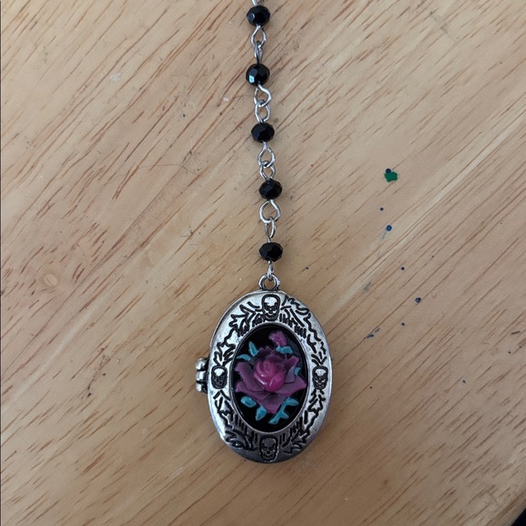 Obsidian Rose Locket - Picture 2 of 7